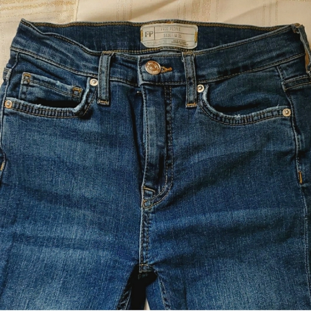 EUC Free People busted knee skinny jeans - Picture 4 of 10